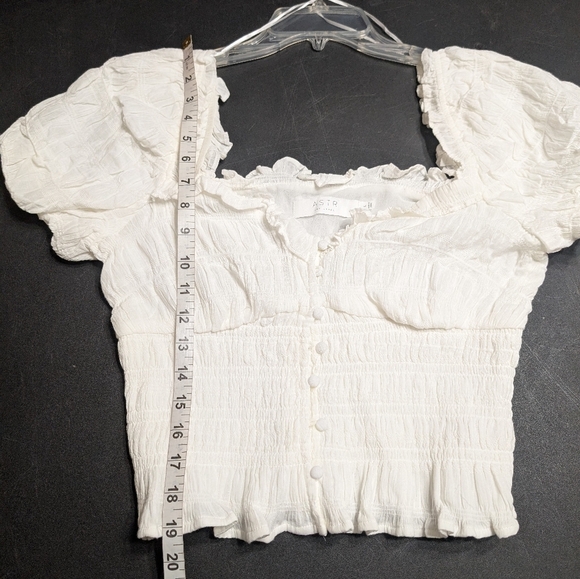Astr The Label Anza White Puff Sleeve Smocked Milkmaid Peasant Top Large NWOT - Picture 8 of 10